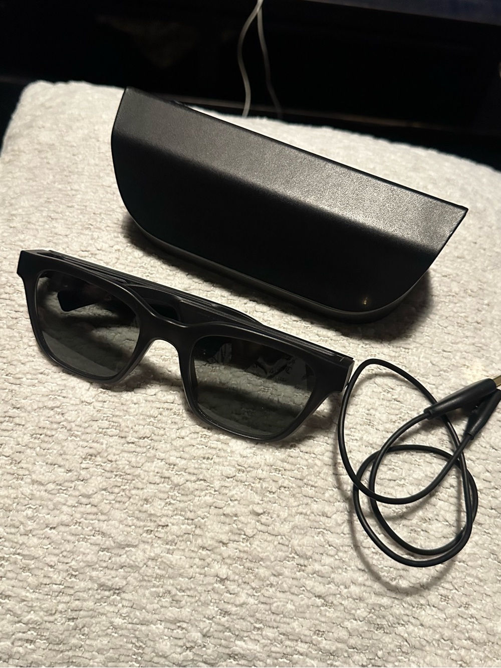 Bose Black Smart Sunglasses with Charging Cable